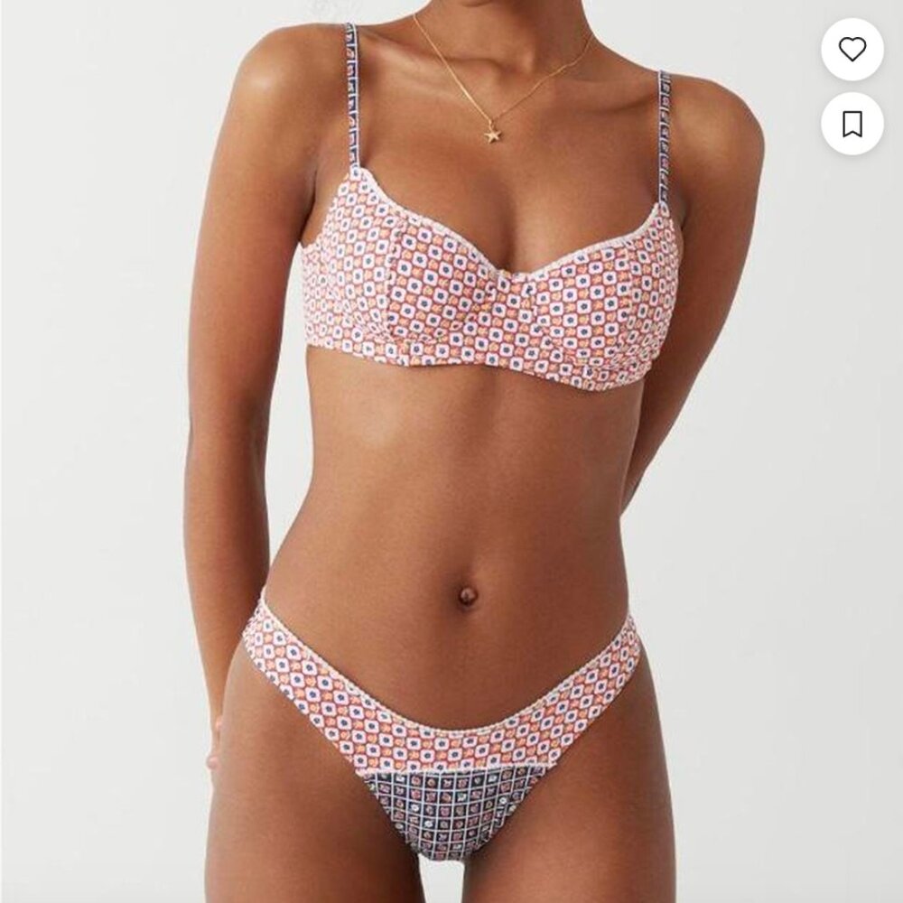 Beautiful bikini set from Frankie’s Bikinis.